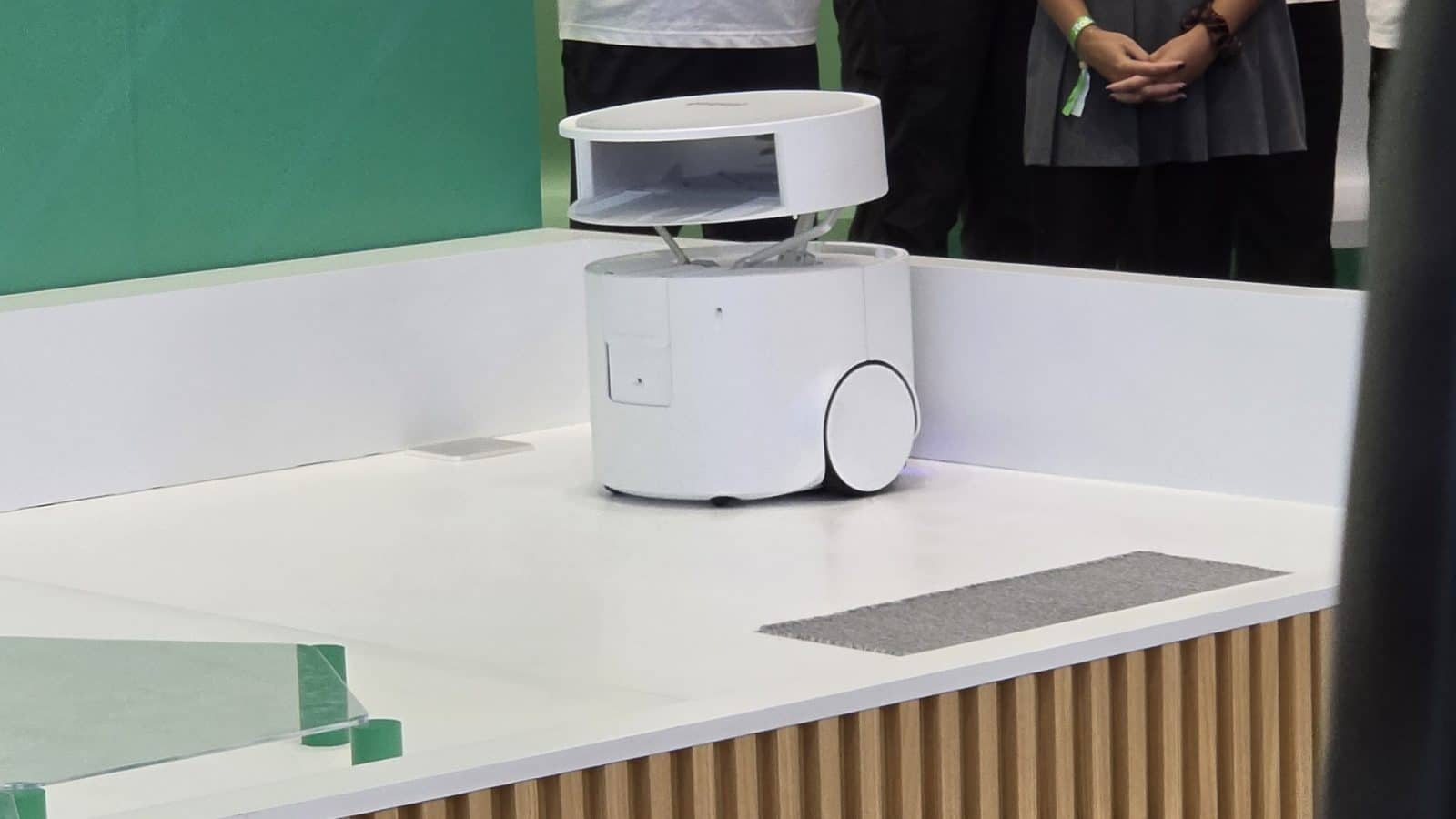 Le petit robot compagnon du Roomba Duo sur le stand iRobot