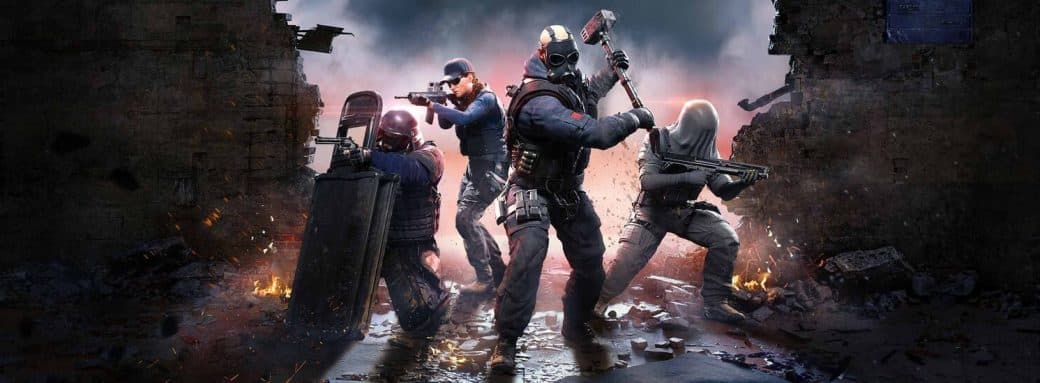 Opérateurs de Rainbow Six Tactics en pleine brèche dans un bâtiment en ruines