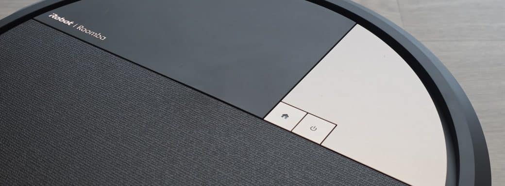 Dessus deux tons de l'aspirateur robot iRobot Roomba Max 775 Combo avec logo dore